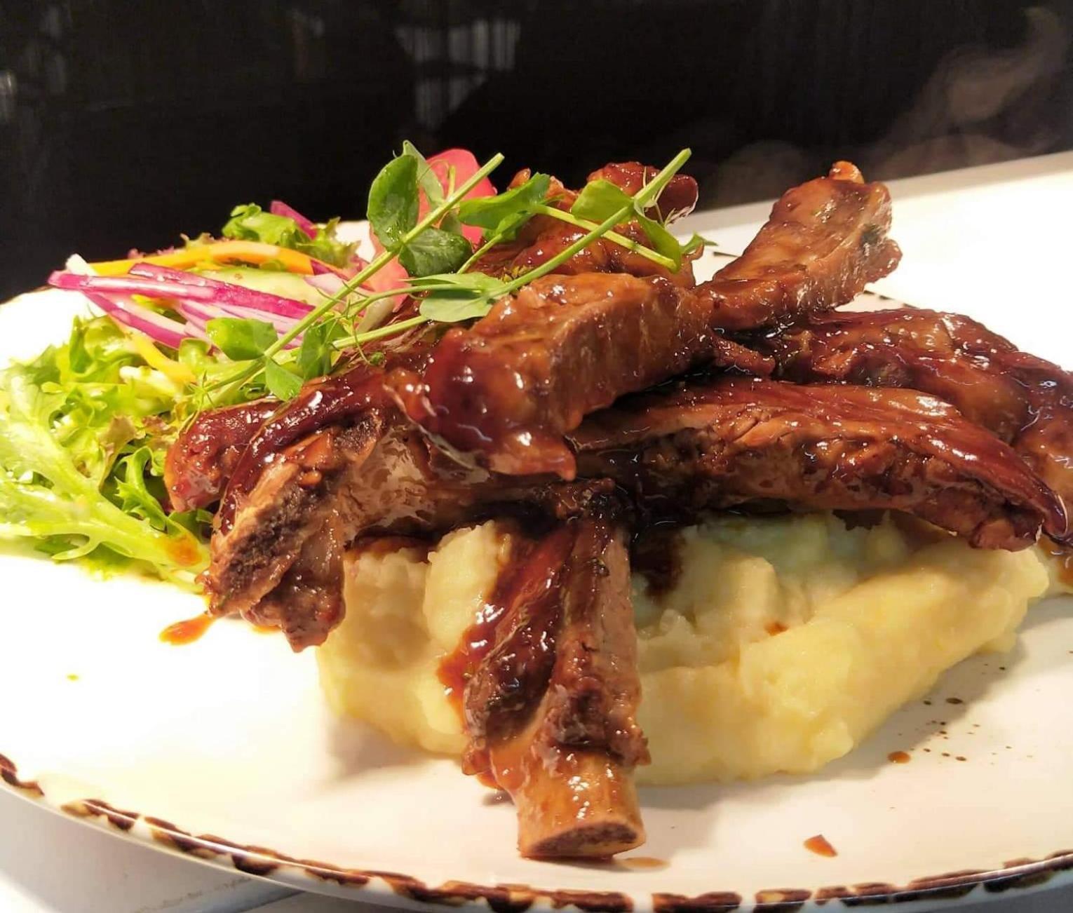 Talisman Hotel & Restaurant กาติกาติ ภายนอก รูปภาพ